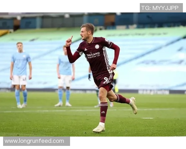 足球明星背后的奋斗与荣耀：从草根到巅峰的传奇故事